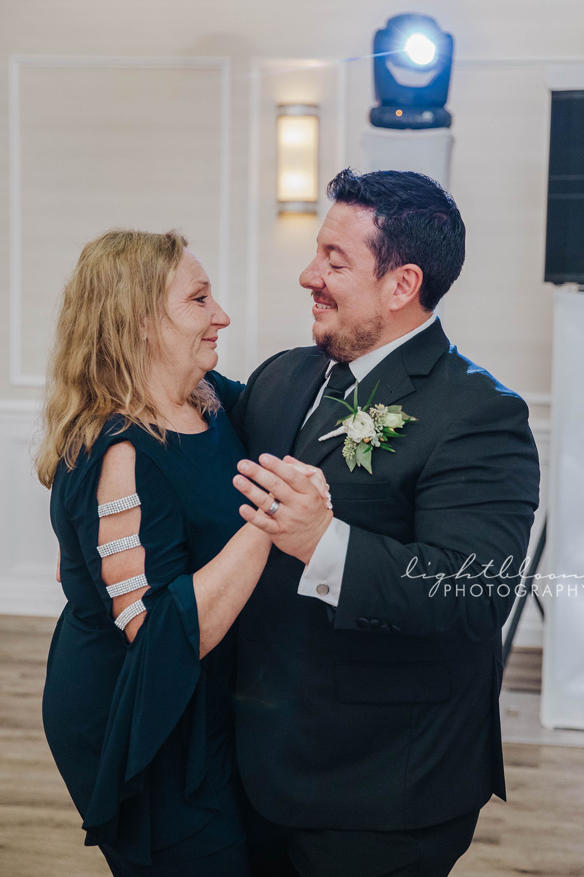 Bluewater Grill Airlie Gardens Wedding Photographer